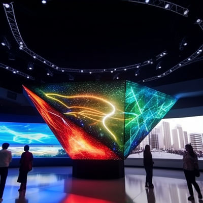 P4 gekrümmter LED-Bildschirm hohe Helligkeit 4 mm LED-Display Pixel Pitch