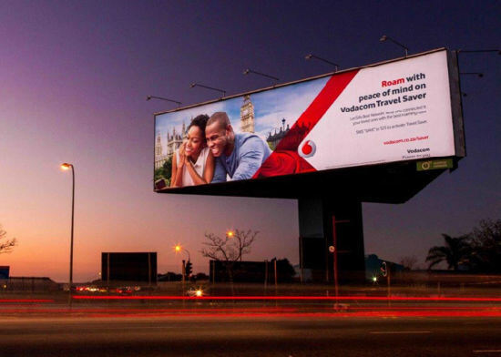 P4 High Brightness Outdoor LED Display Screen IP65 Waterproof LED Billboard with 3840-7680Hz Refresh Rate