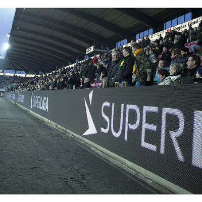 P3 Pixel Pitch IP65 Wasserdichtes Outdoor-LED-Display mit 3840-7680Hz Bildwiederholfrequenz für Stadien und Werbung